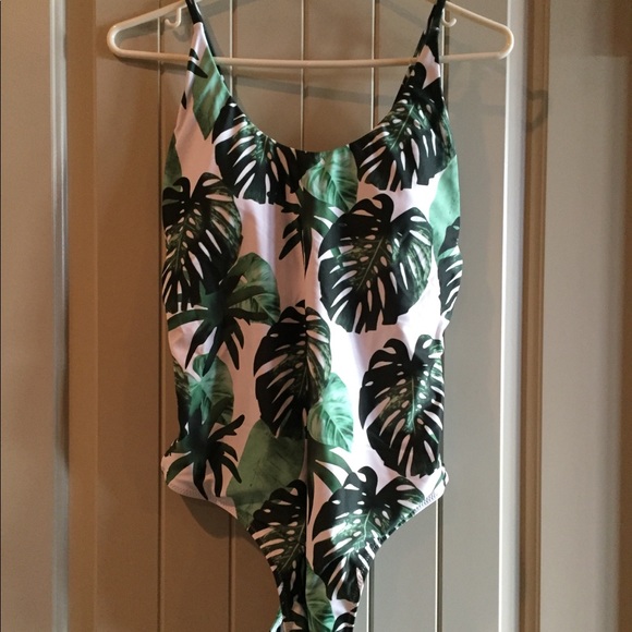Leaf Patterned Swimsuit - Picture 4 of 6